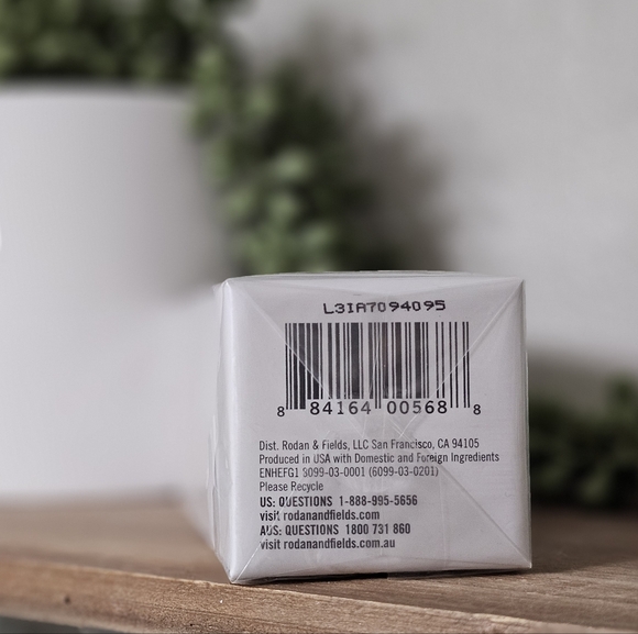 Rodan + Fields Active Hydration Serum - White - Picture 3 of 4